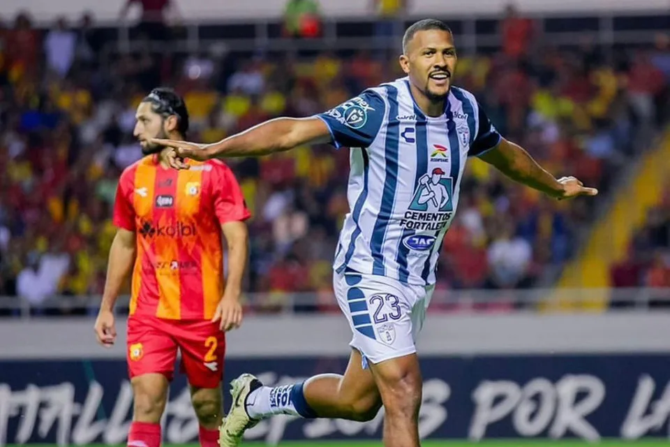 Pachuca dio cátedra de futbol en Costa Rica así aplastó al Herediano