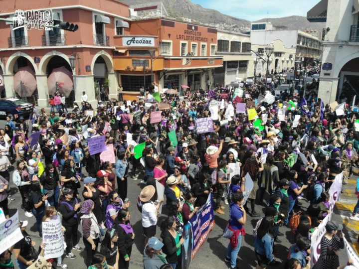 Miles de mujeres marchan en Pachuca para hacer oír su voz