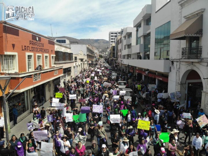 Miles de mujeres marchan en Pachuca para hacer oír su voz