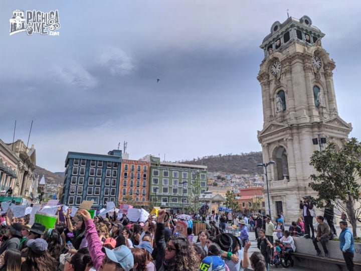 Miles de mujeres marchan en Pachuca para hacer oír su voz