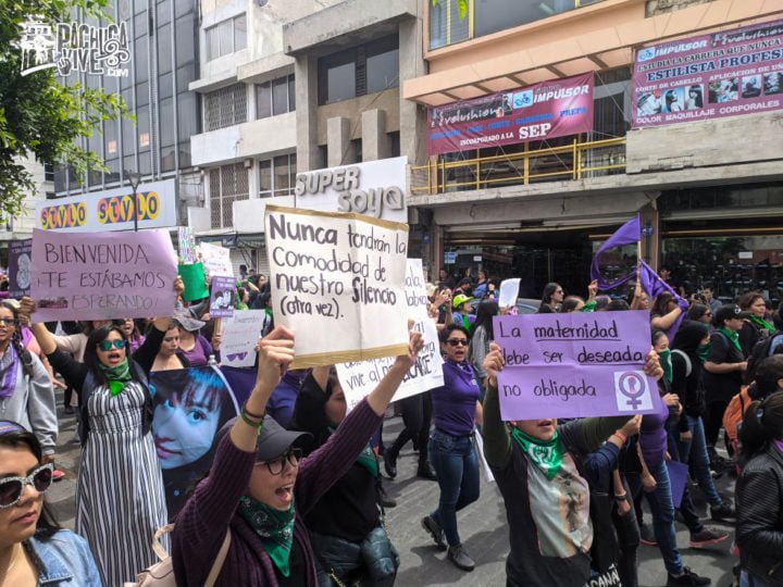 Miles de mujeres marchan en Pachuca para hacer oír su voz