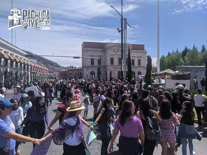 Miles de mujeres marchan en Pachuca para hacer oír su voz