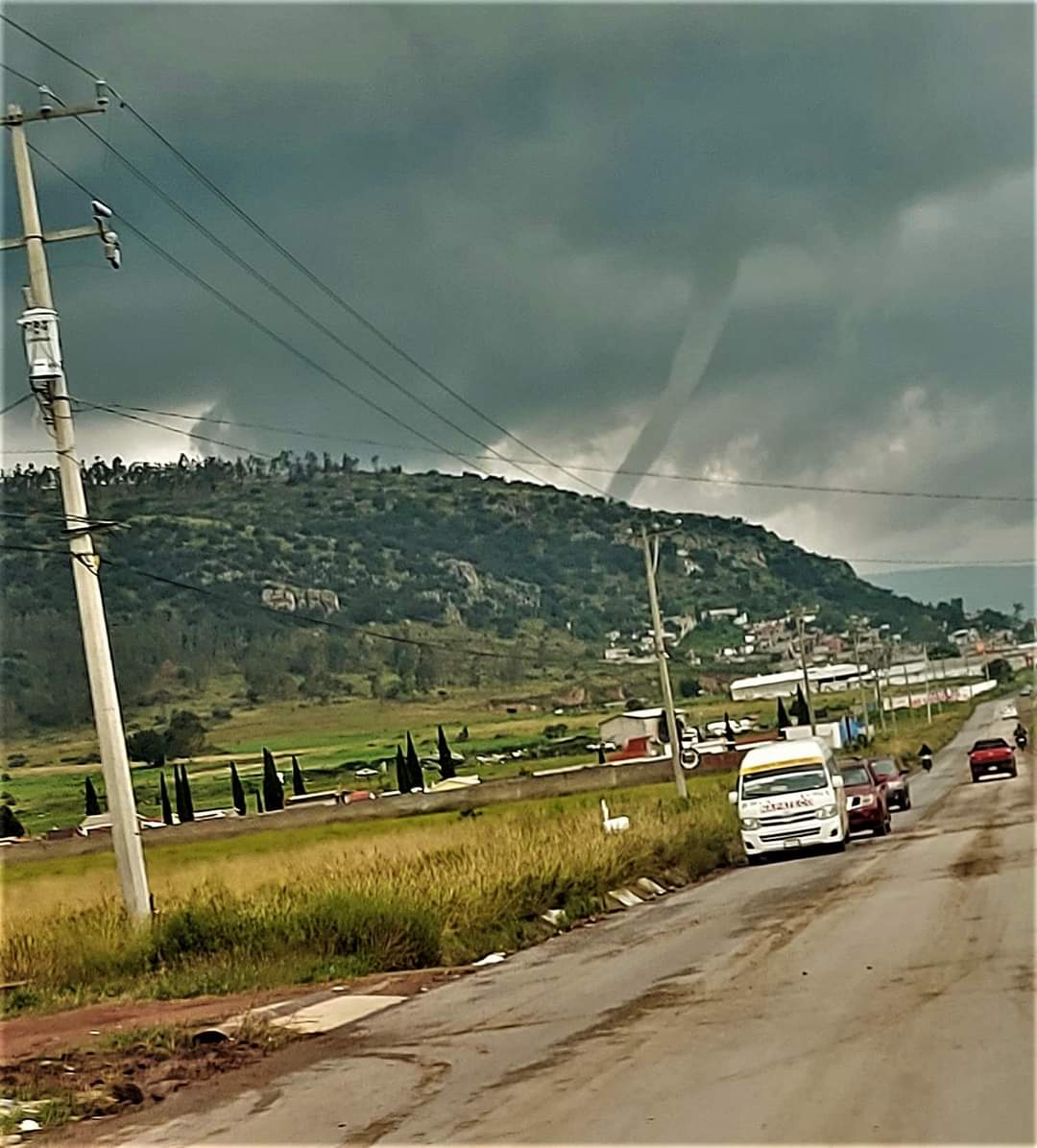 Casi tornado, se forma impresionante nube embudo en Tulancingo (fotos)