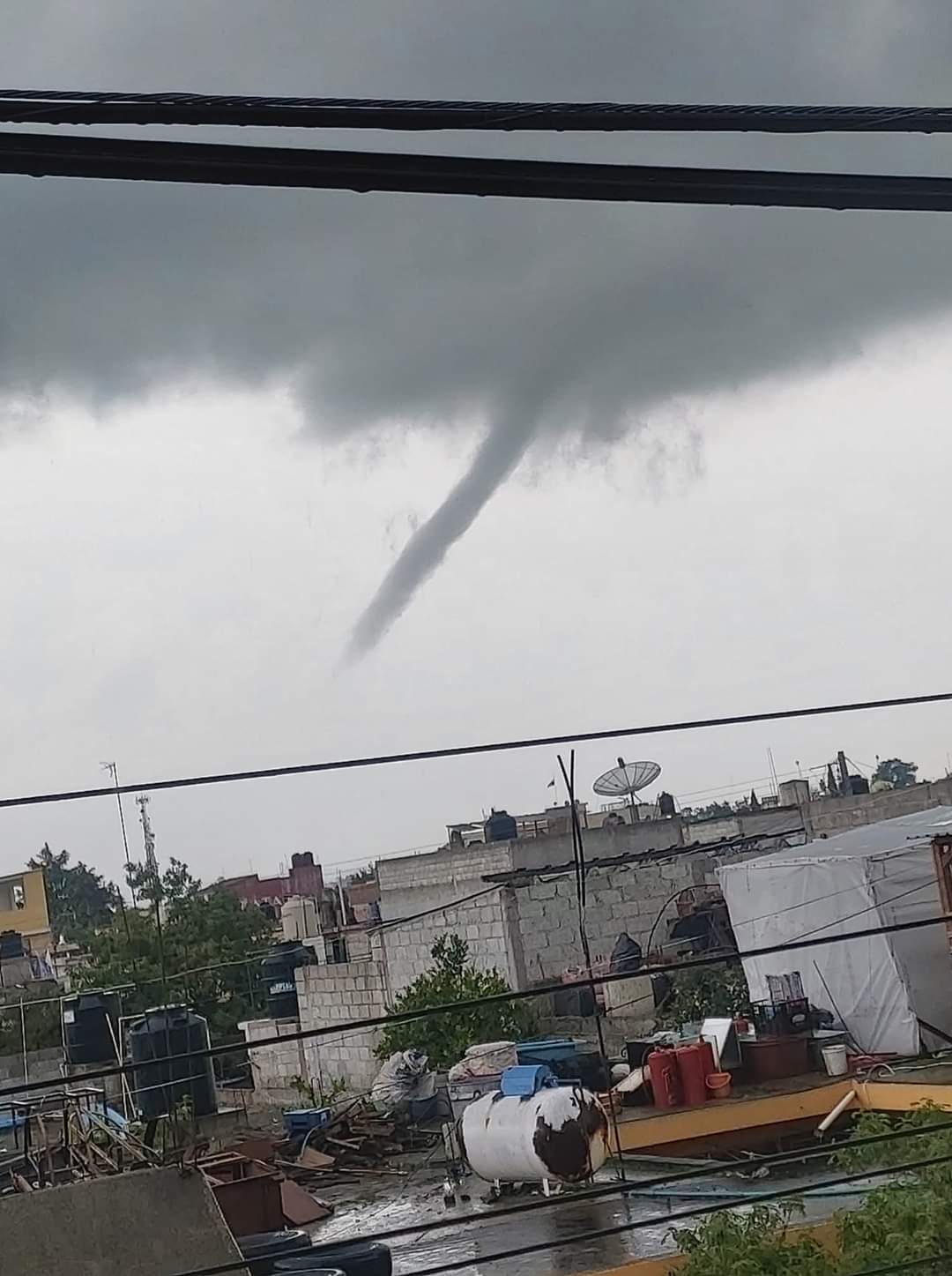 Casi tornado, se forma impresionante nube embudo en Tulancingo (fotos)