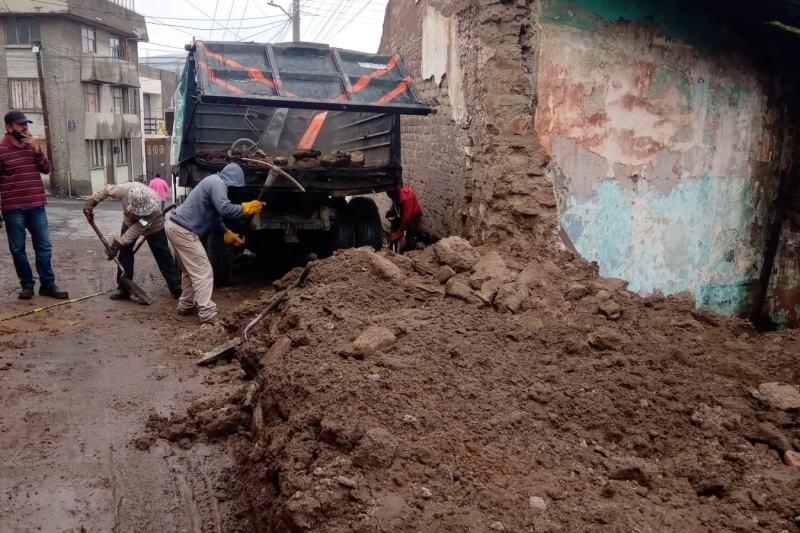 Otra más, se desploma barda en el centro de Pachuca