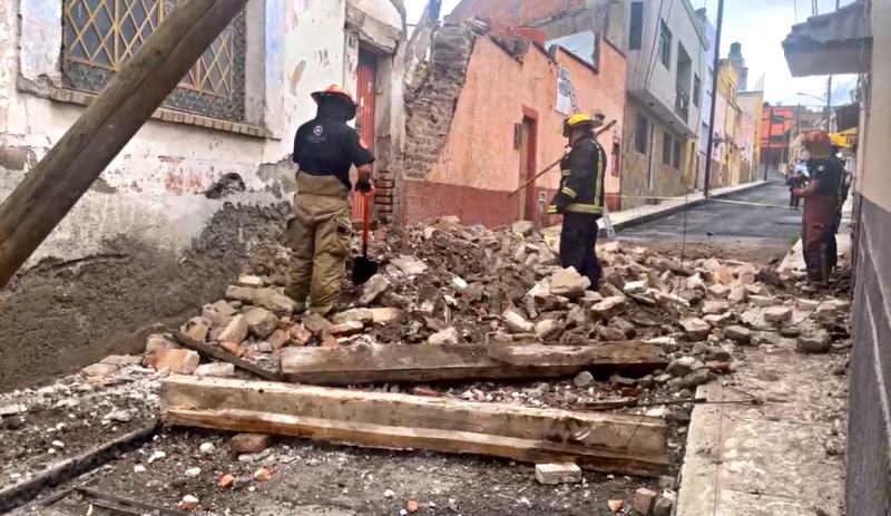 Otra más, se desploma barda en el centro de Pachuca