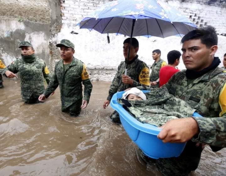 #Galería: Los héroes en la zona de desastre