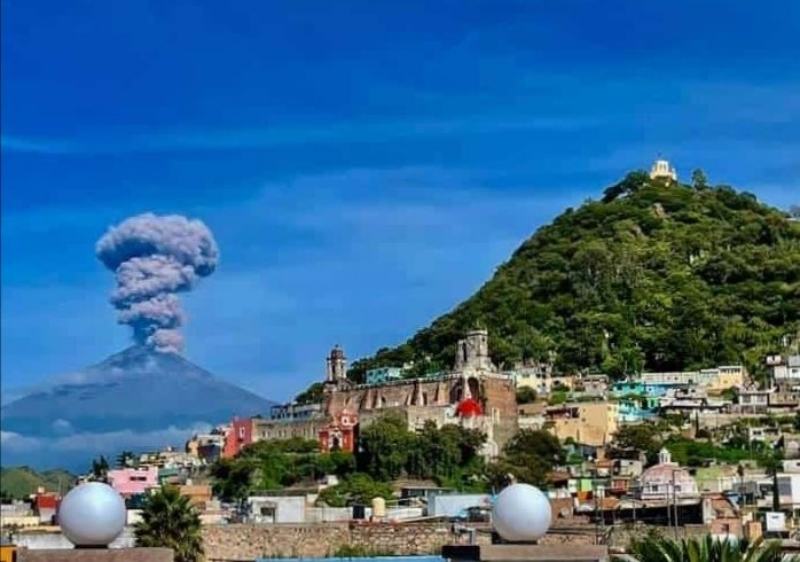 #FotosYVideo: Se registra impresionante explosión en volcán Popocatépetl