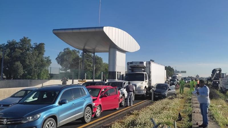 Choque múltiple en la autopista México-Pachuca; siete vehículos involucrados