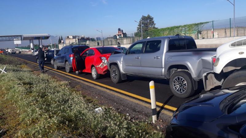 Choque múltiple en la autopista México-Pachuca; siete vehículos involucrados