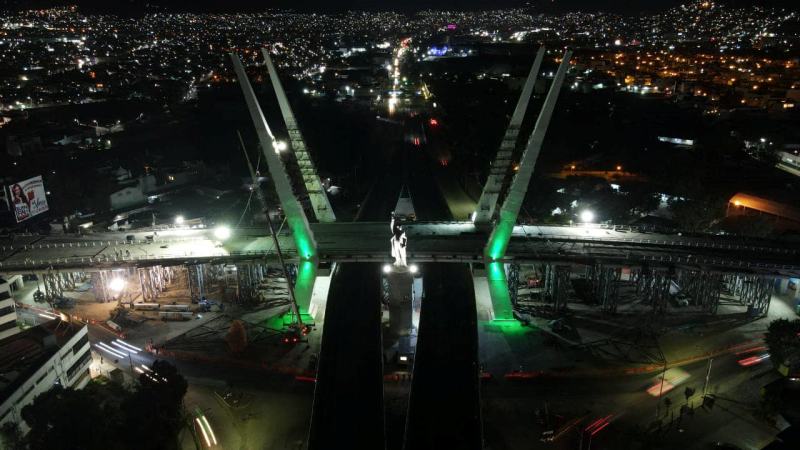 Continúa colocación de tirantes en puente de Pachuca; hay cierres intermitentes (fotos)