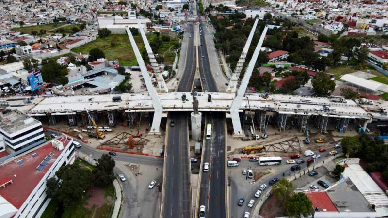 Comienza colocación de tirantes en puente de Pachuca