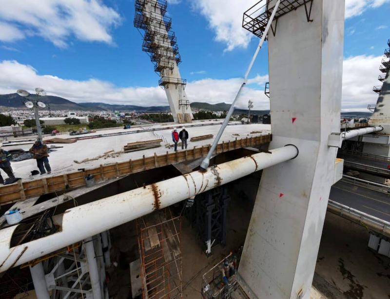 Comienza colocación de tirantes en puente de Pachuca