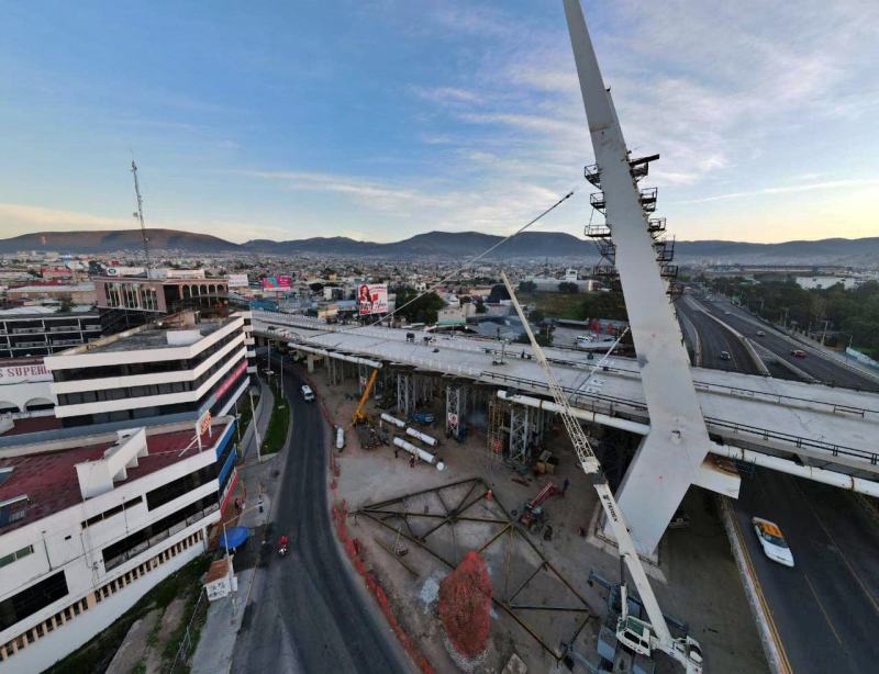 Continúa colocación de tirantes en puente de Pachuca; hay cierres intermitentes (fotos)