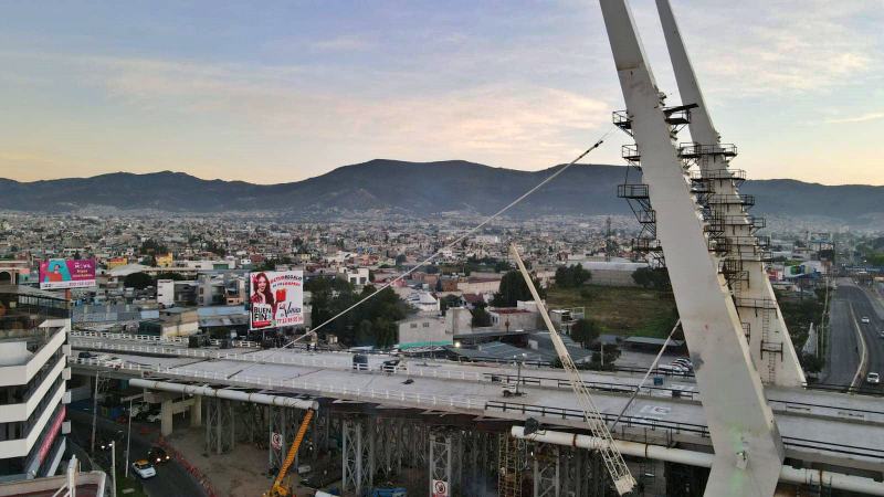 Continúa colocación de tirantes en puente de Pachuca; hay cierres intermitentes (fotos)