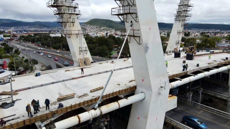 Comienza colocación de tirantes en puente de Pachuca