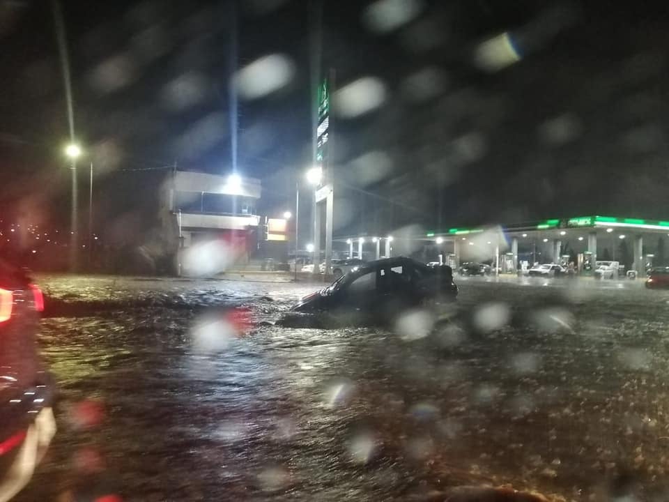 Fotos que demuestran que manejar en Pachuca en época de lluvia es un riesgo