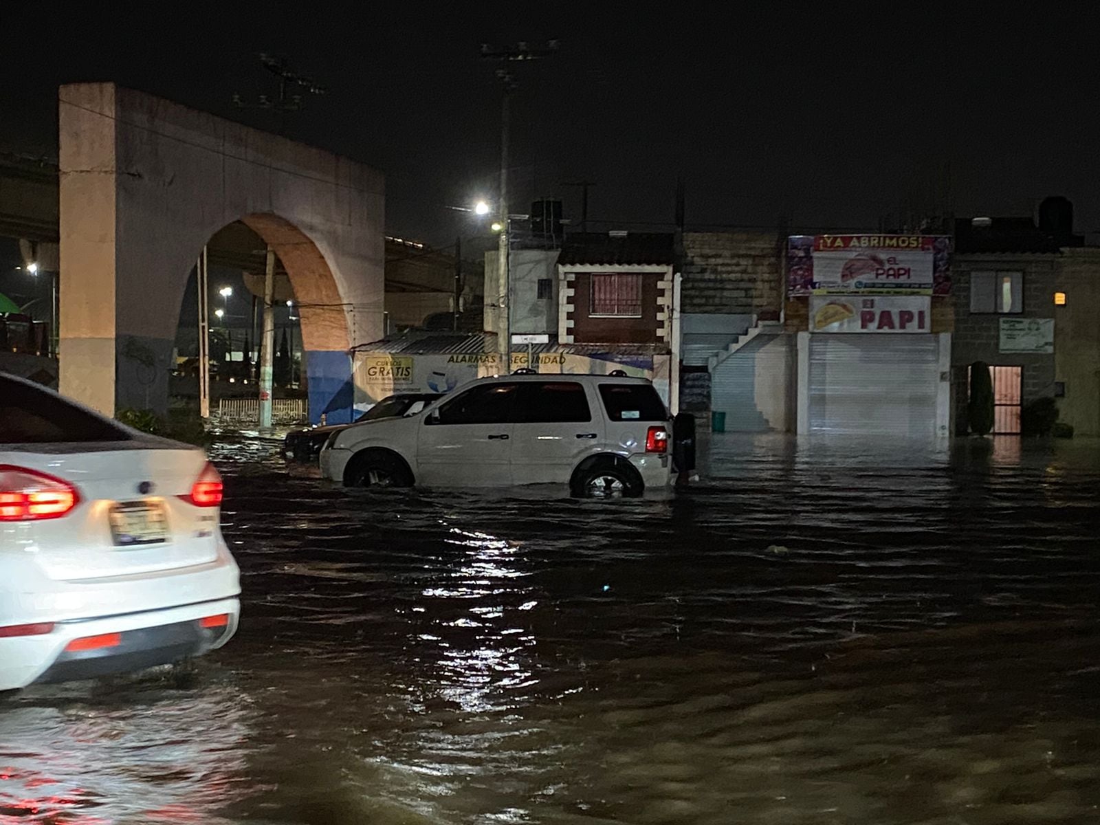 Fotos que demuestran que manejar en Pachuca en época de lluvia es un riesgo