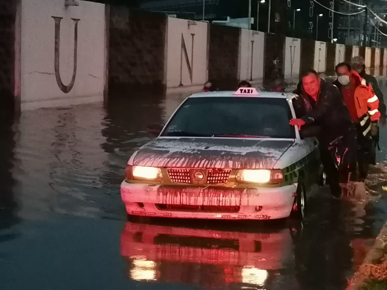 Fotos que demuestran que manejar en Pachuca en época de lluvia es un riesgo