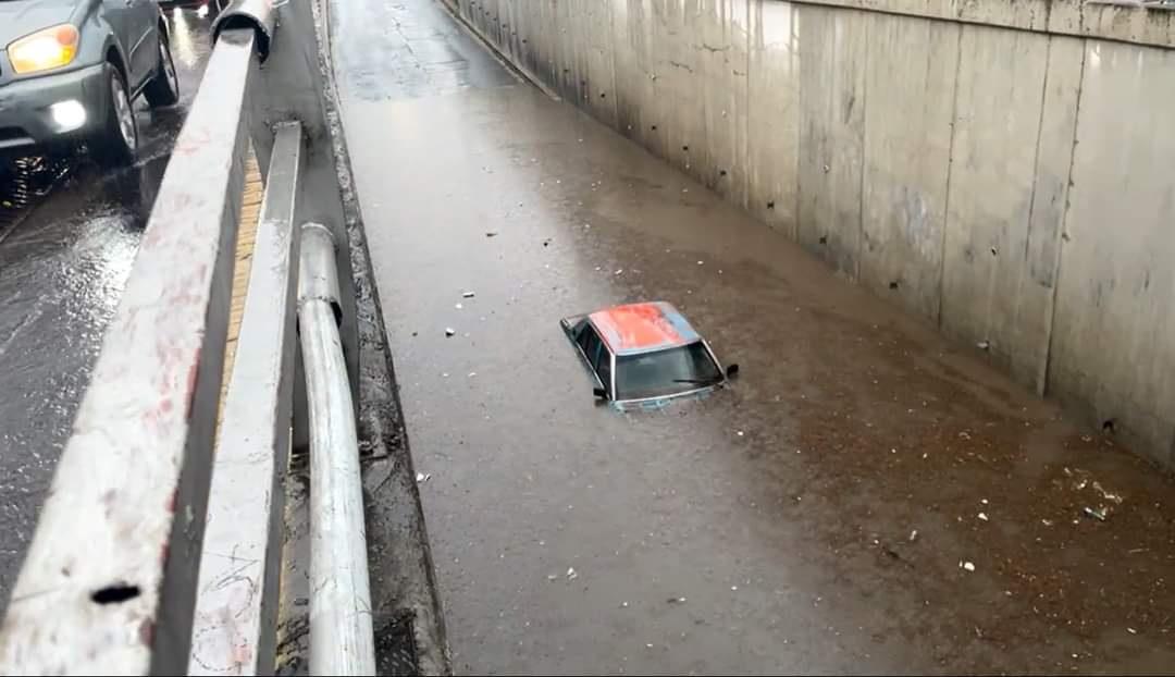 Fotos que demuestran que manejar en Pachuca en época de lluvia es un riesgo