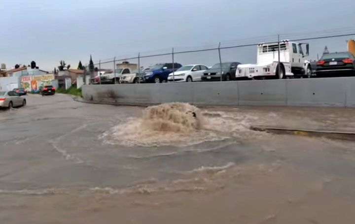 Fotos que demuestran que manejar en Pachuca en época de lluvia es un riesgo