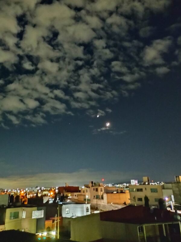 #Fotos: Así se vio en Pachuca la conjunción de la Luna y Venus