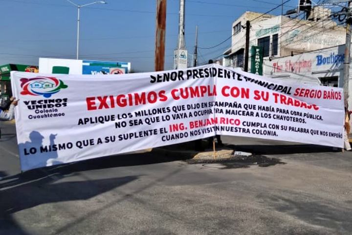 Vecinos bloquean calle de Pachuca en protesta contra autoridades municipales