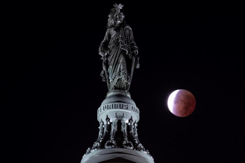 #Fotos: Así se vio el eclipse de Luna en México y en varias partes del mundo