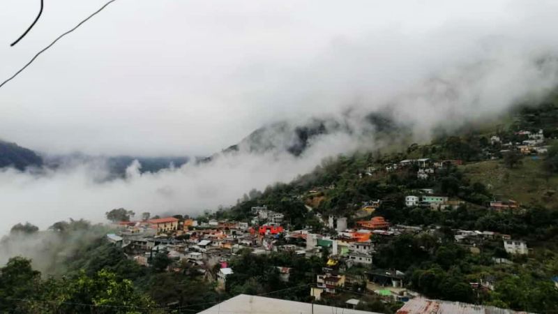 Frente frío trajo neblina a pueblos de Hidalgo y dejó estas postales