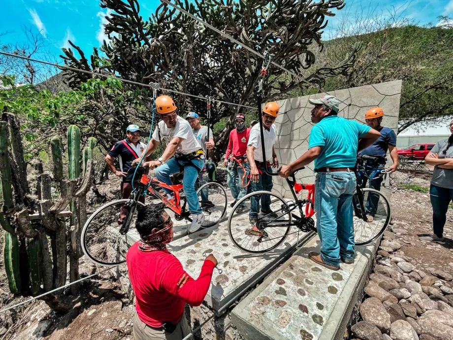 Tirolesa en bicicleta sobre un río, espectacular experiencia que se puede vivir en Hidalgo