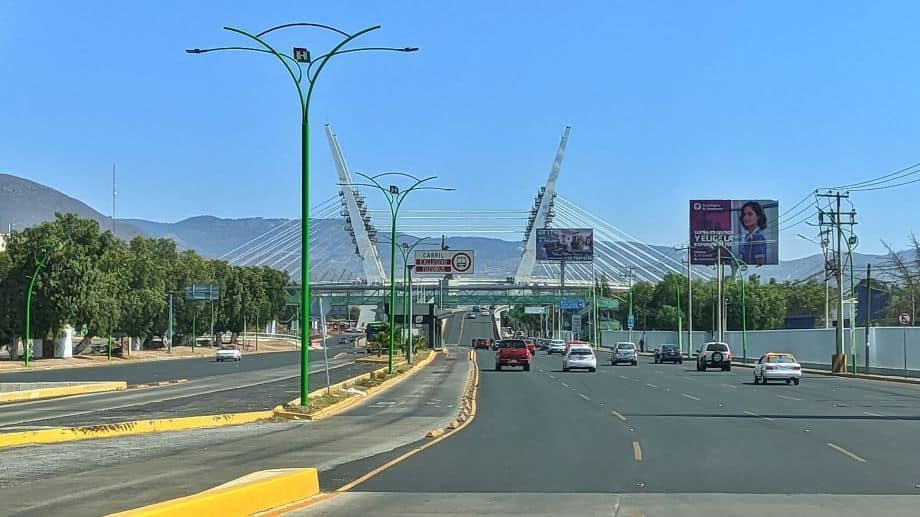 Seguirán las adecuaciones viales estos días en Pachuca por puente atirantado