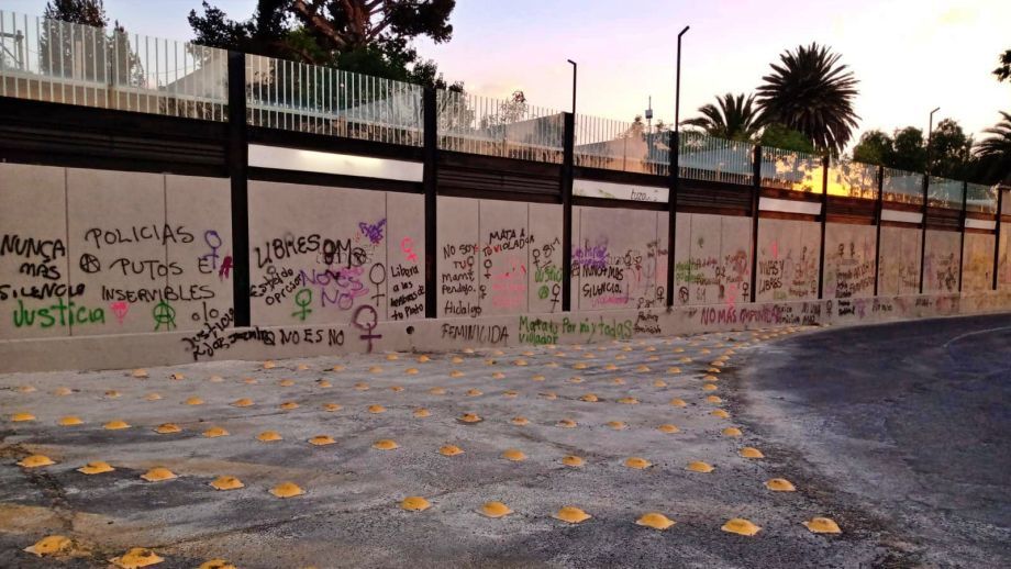 #FotosYVideo: Destrozan estaciones del Tuzobús durante marcha feminista en Pachuca