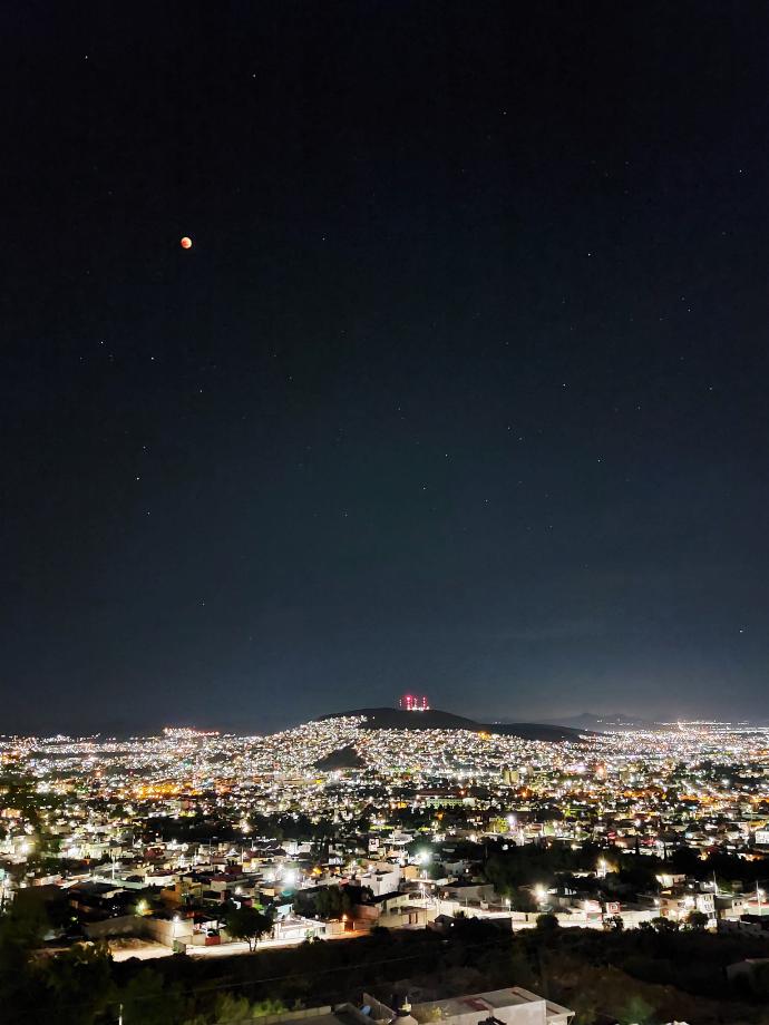 #Galería: Así se vio el eclipse de Luna de sangre en Pachuca