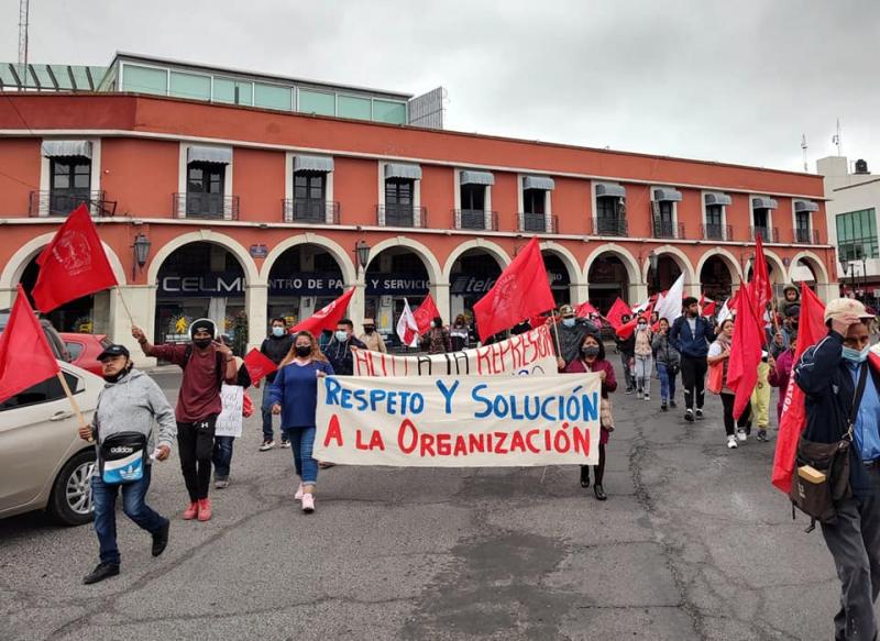 Manifestación antorchista bloquea calles de Pachuca