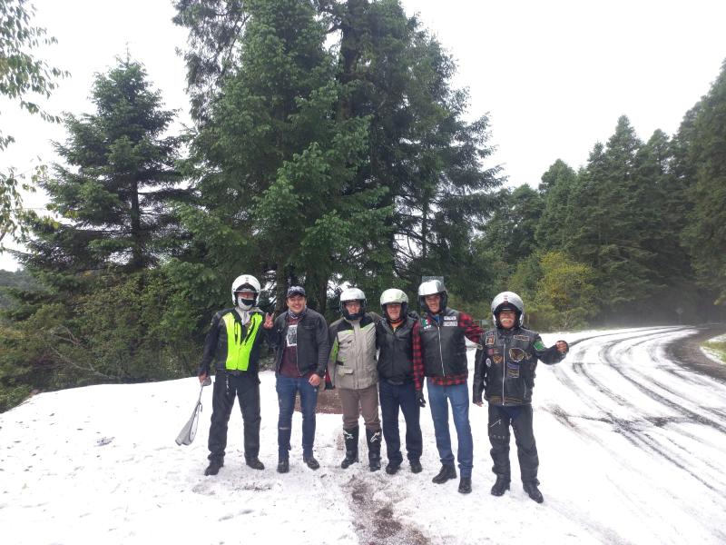 Granizada tiñe de blanco a municipios de Hidalgo dejando estas postales