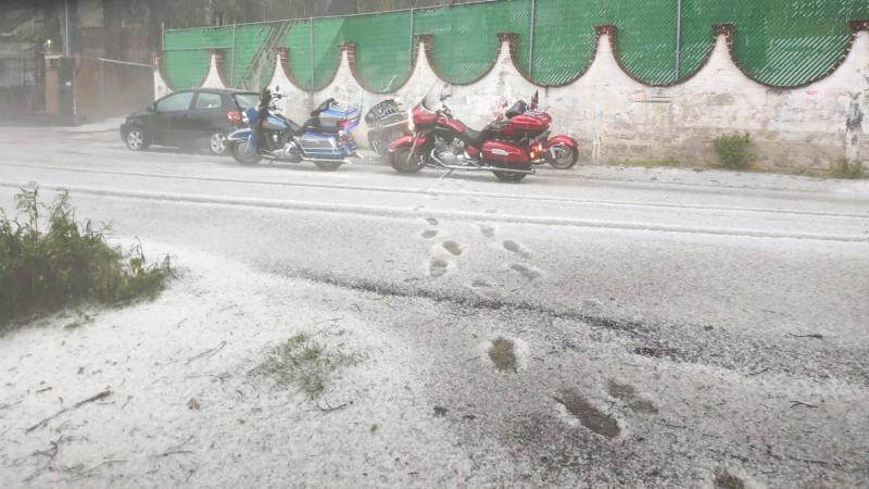 Granizada tiñe de blanco a municipios de Hidalgo dejando estas postales