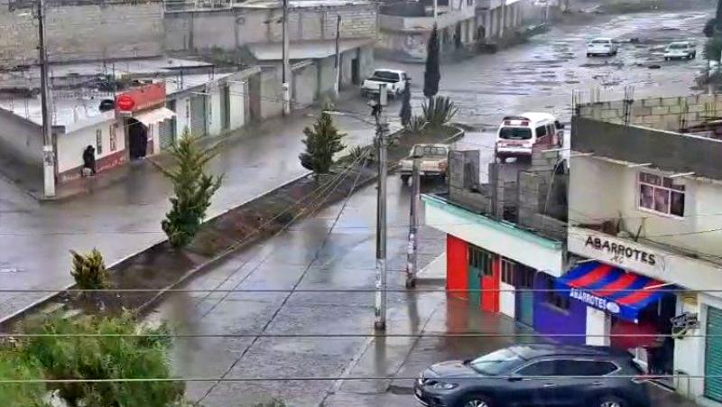 Fugaz pero intensa lluvia inunda a Pachuca