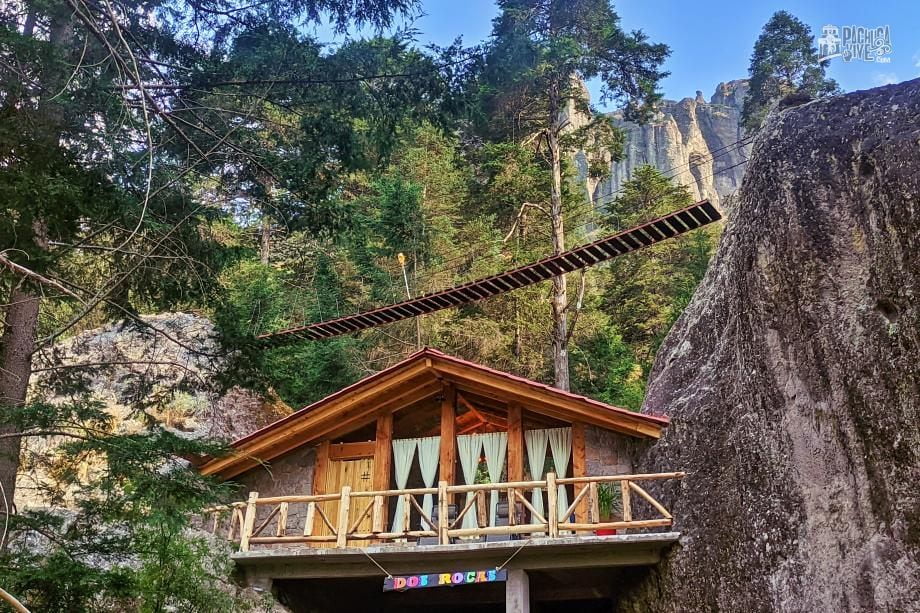 La espectacular cabaña entre dos rocas para hospedarte en Mineral del Chico