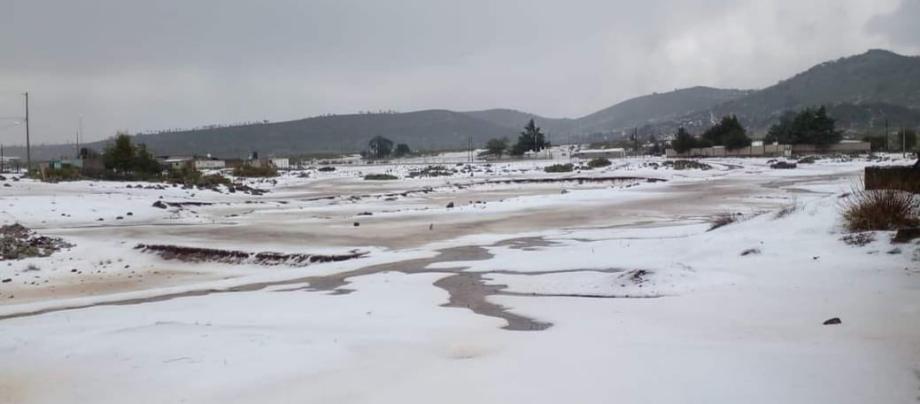 Granizada tiñe de blanco a municipios de Hidalgo dejando estas postales