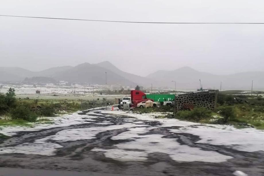 Granizada tiñe de blanco a municipios de Hidalgo dejando estas postales