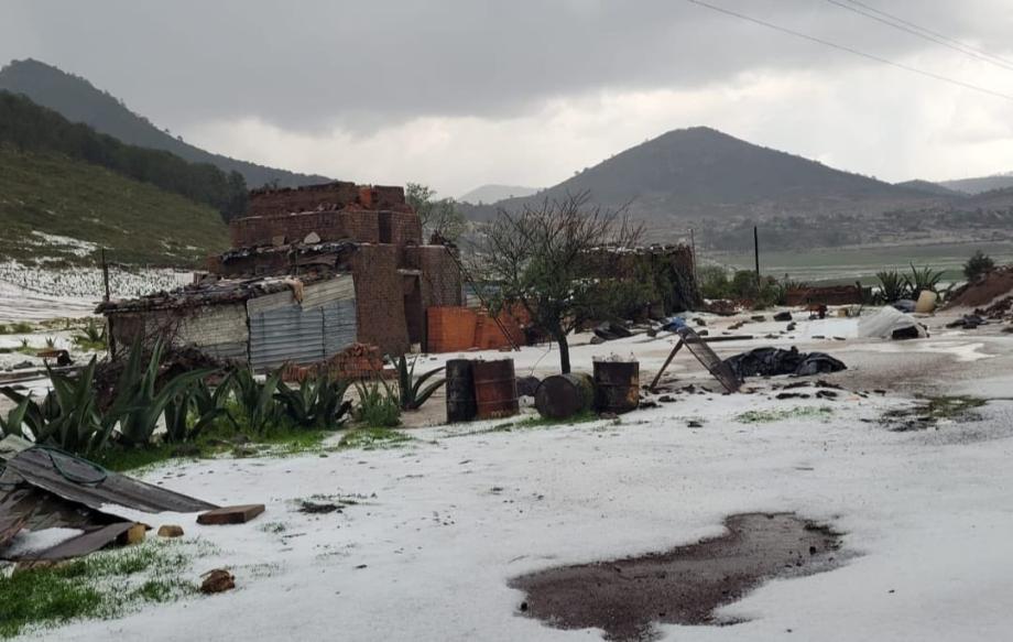 Granizada tiñe de blanco a municipios de Hidalgo dejando estas postales