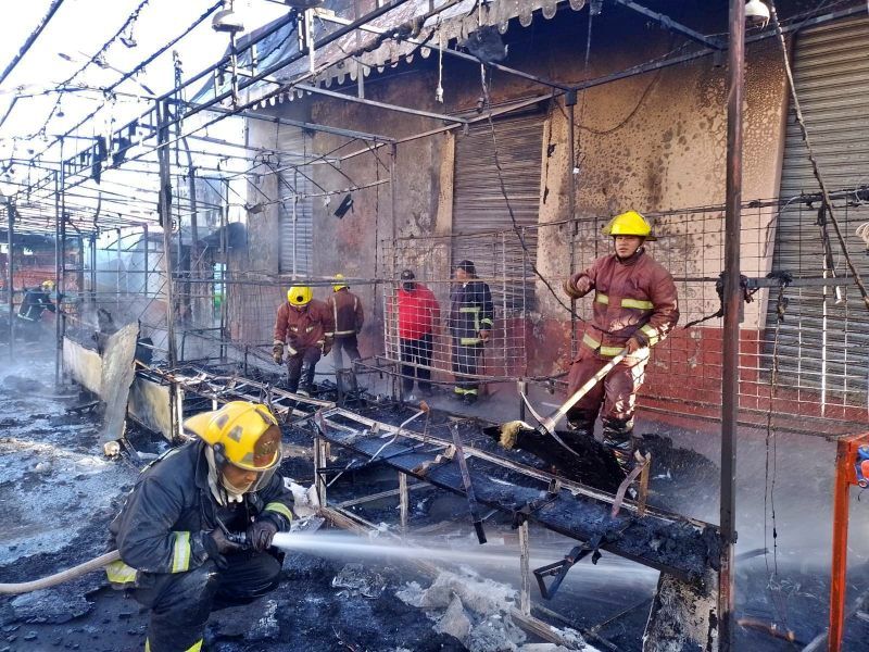 ¡Fuego! Llamas consumen puestos en feria de Tulancingo (videos)