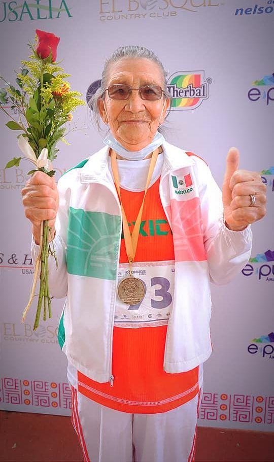 ¡Orgullo de Hidalgo! Anita, con 84 años de edad, gana medalla de oro en los Senior Games 2022