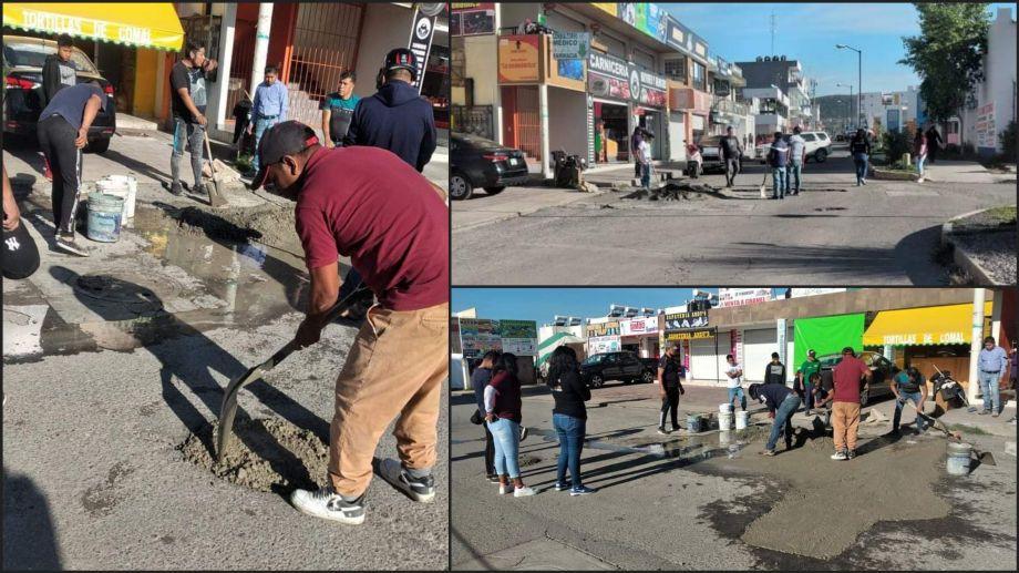 Ciudadanos tomaron las palas y salieron a tapar baches en Mineral de la Reforma