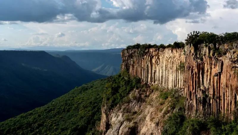 Barranca de Aguacatitla, aventúrate en los otros prismas de Huasca