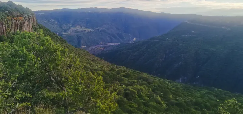 Barranca de Aguacatitla, aventúrate en los otros prismas de Huasca