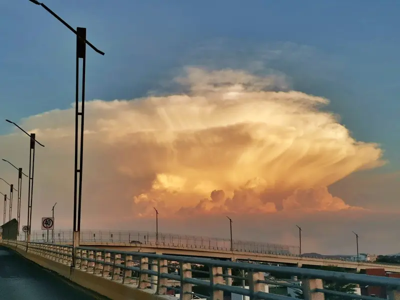 La impresionante nube tipo explosión que se vio en Pachuca y alrededores