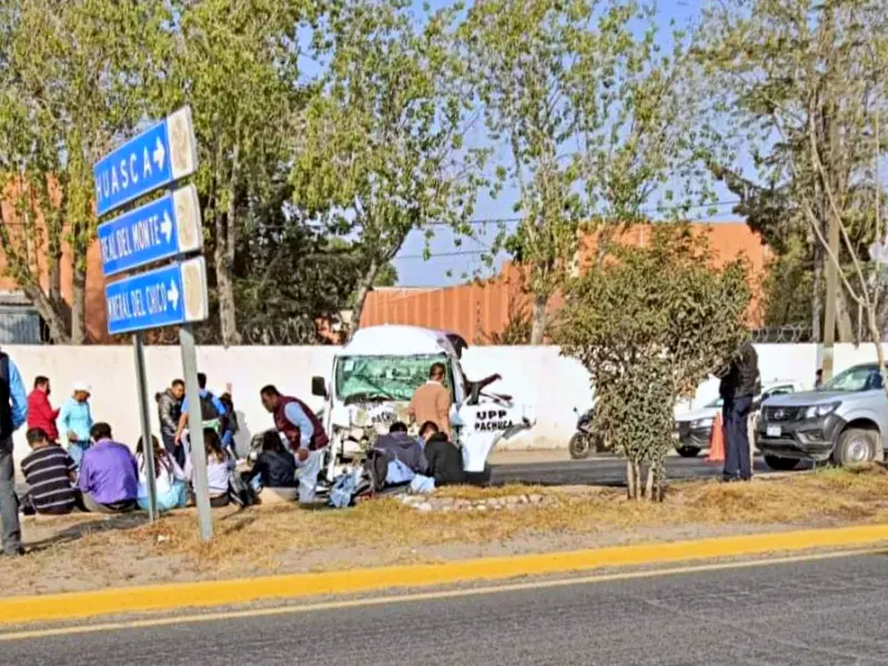 Se accidenta transporte público en la Pachuca-Sahagún, cerca del Trébol La Paz