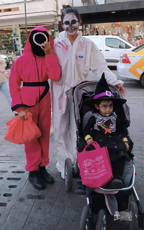 Niños, disfraces y calaverita; así se vive el Día de Muertos en el centro de Pachuca