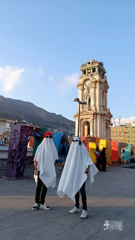 Niños, disfraces y calaverita; así se vive el Día de Muertos en el centro de Pachuca